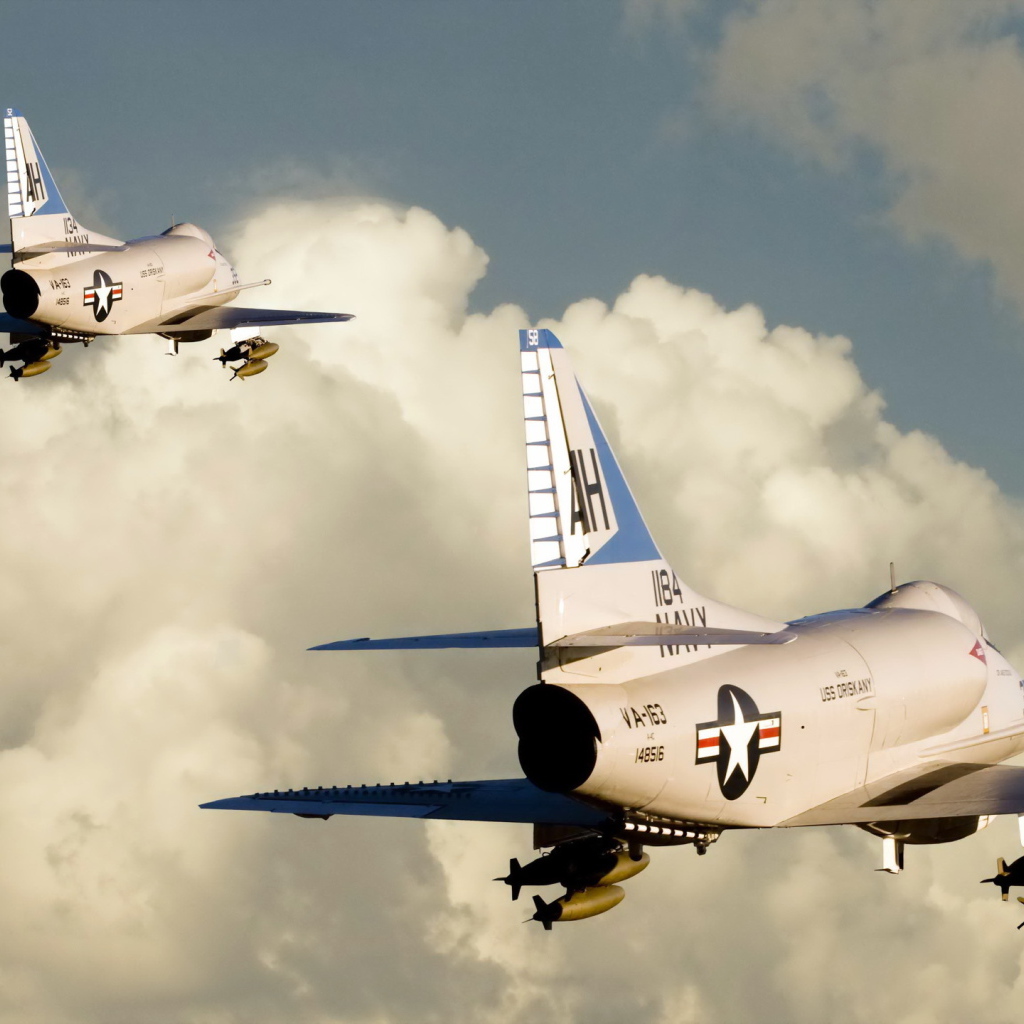 Самолеты над облаками