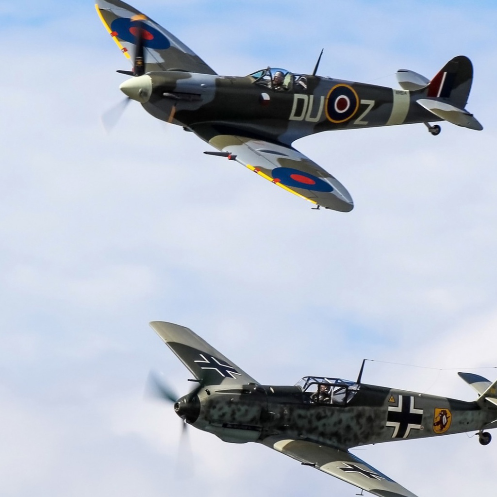 Два самолета противника