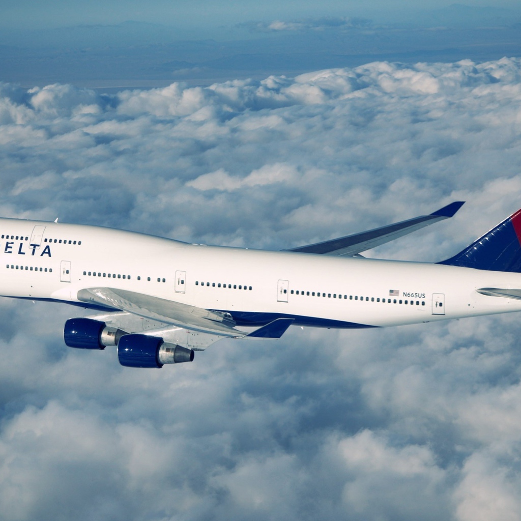 Боинг 747 в полете