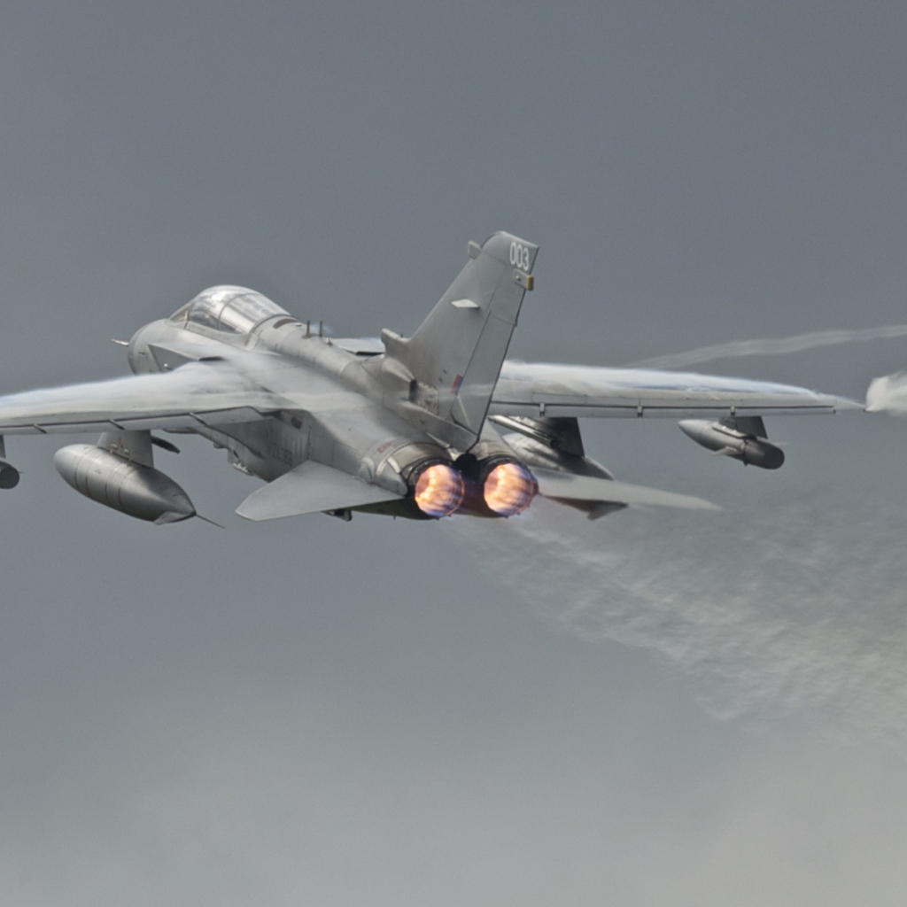 Самолет торнадо