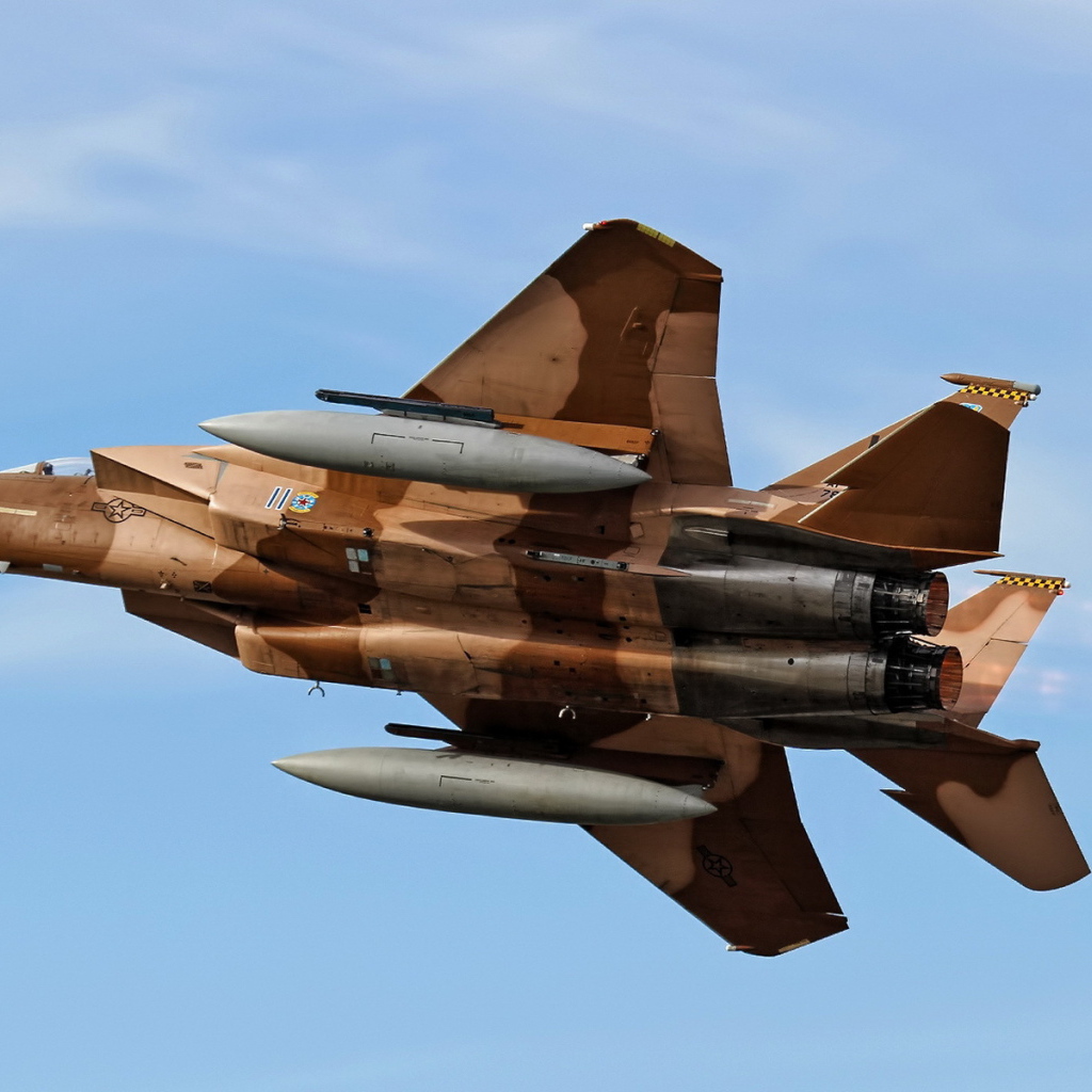 Военный самолет Ф-15