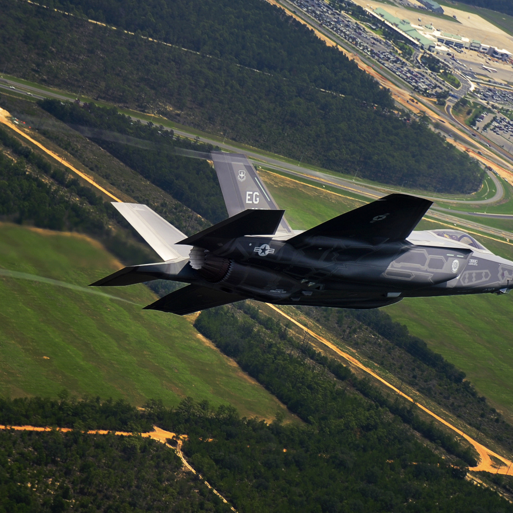 Военный самолет Ф-35