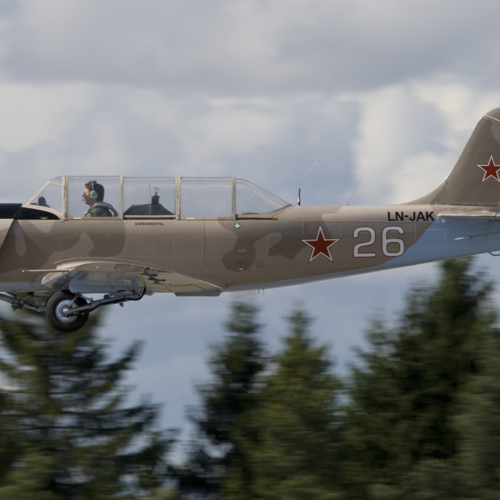 Русский самолет Як-52