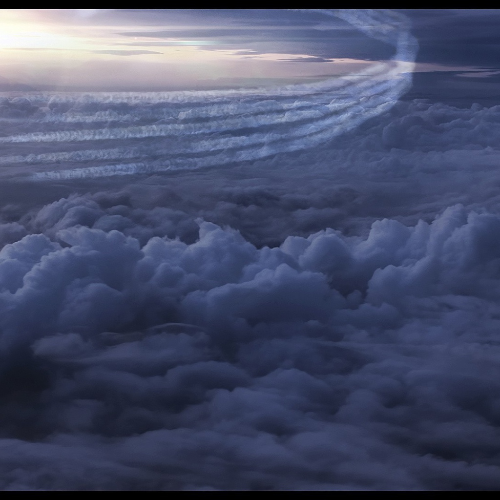 Строй самолетов над облаками