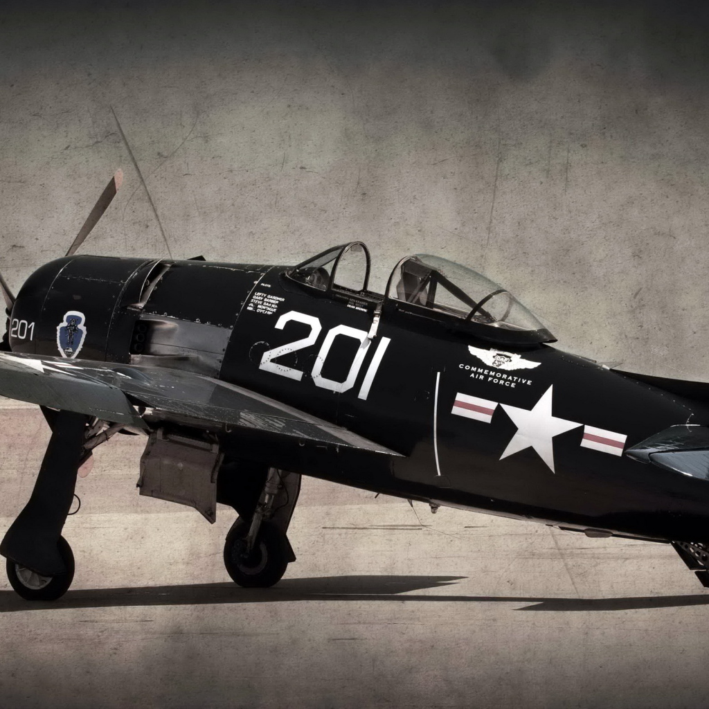 Самолет Ф-18 на стоянке