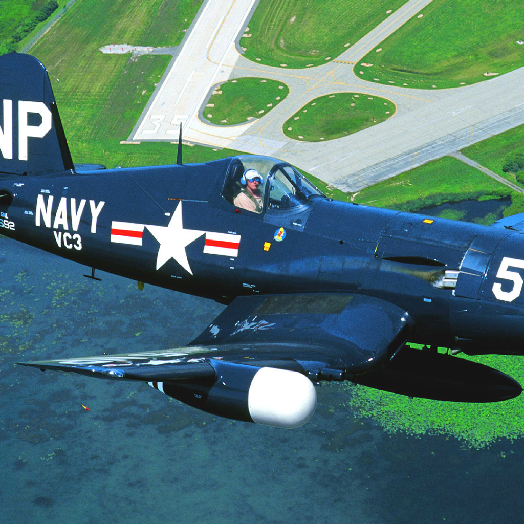 Самолет F4U