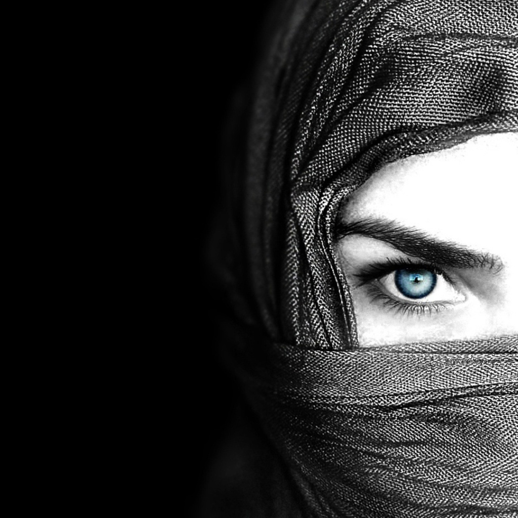 Черные обои с девушкой в парандже