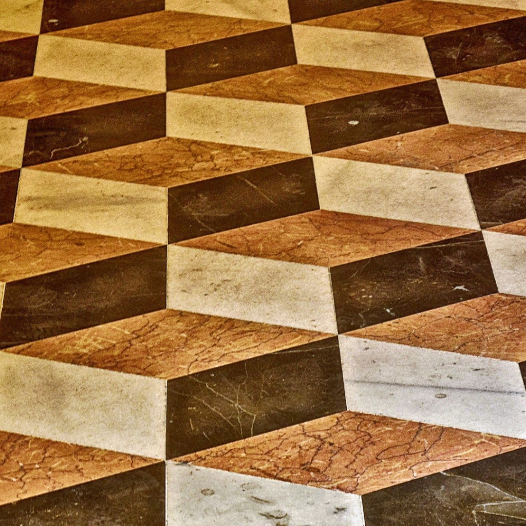 Плитка коричневая