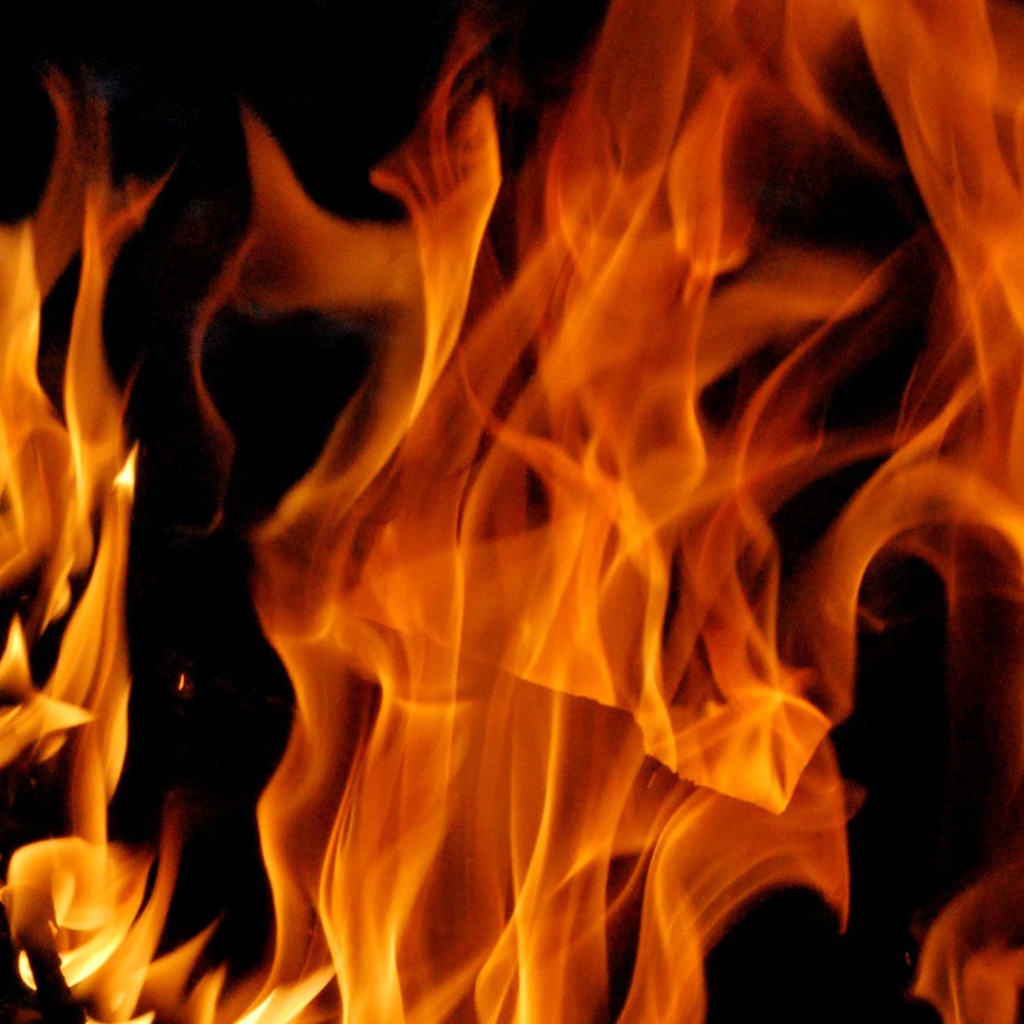 Пламя в камине