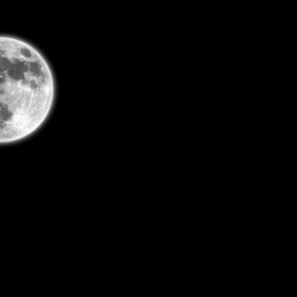 Луна на черных обоях