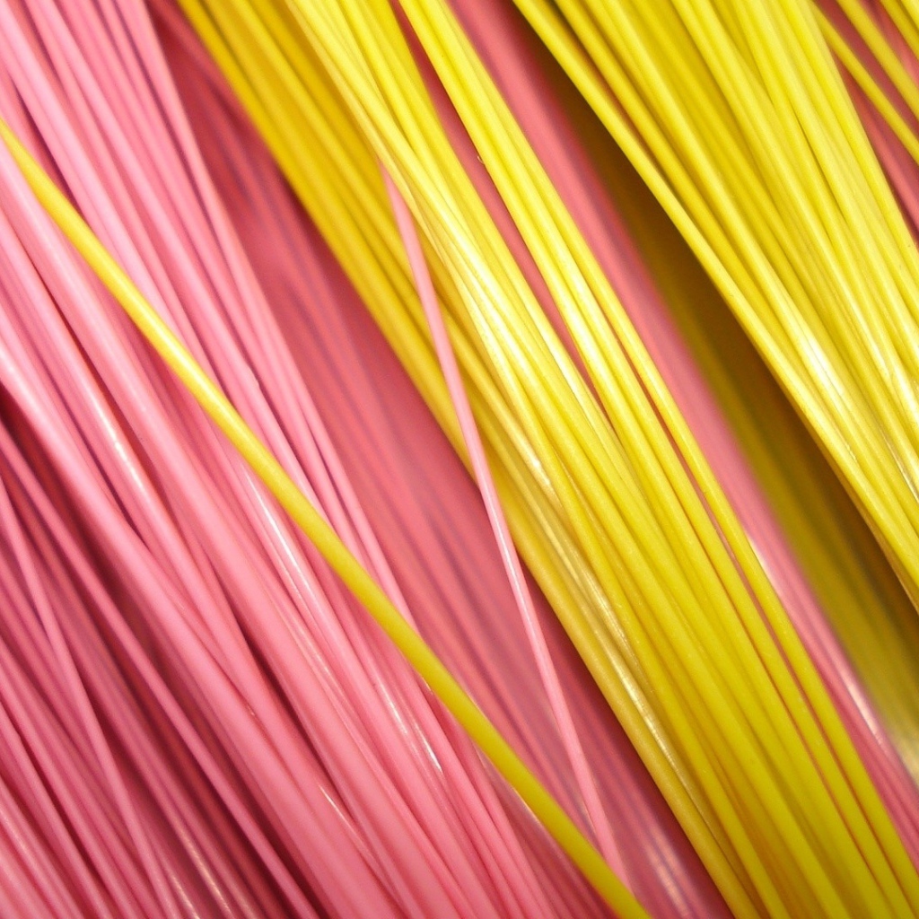 Розовые и желтые волокна