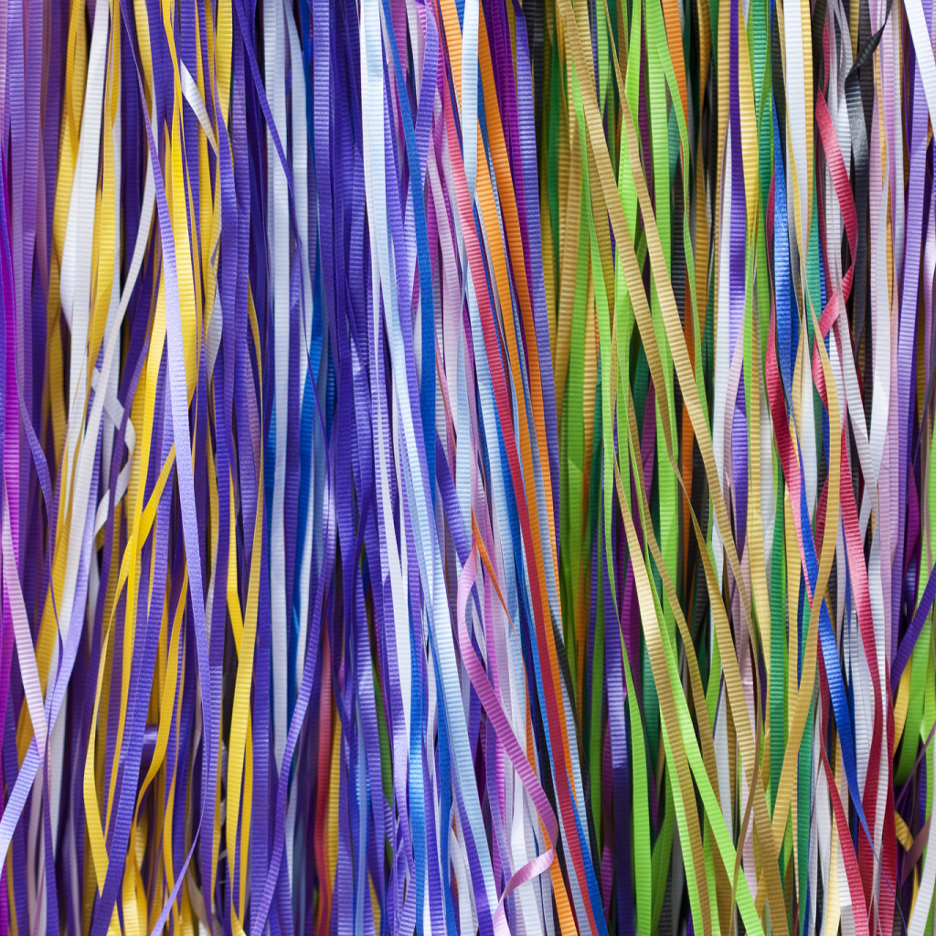 Много разной тесьмы