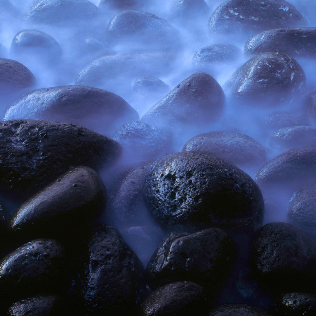 Камни мокрые