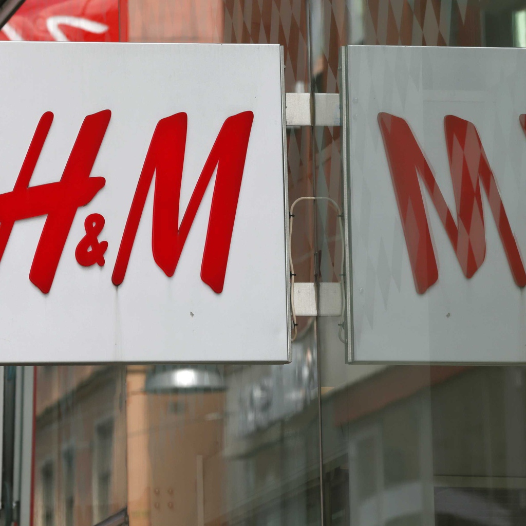 Вывеска бренда H&M