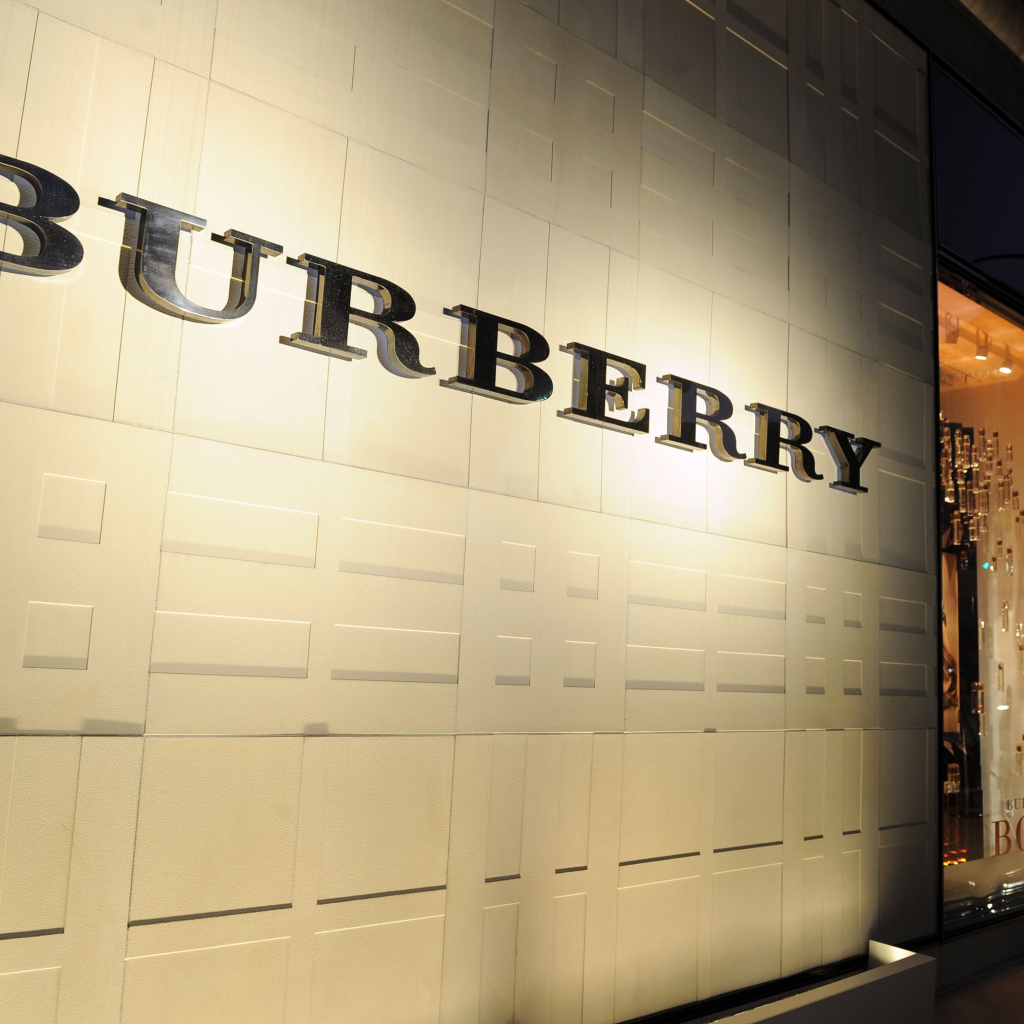 Магазин одежды Burberry