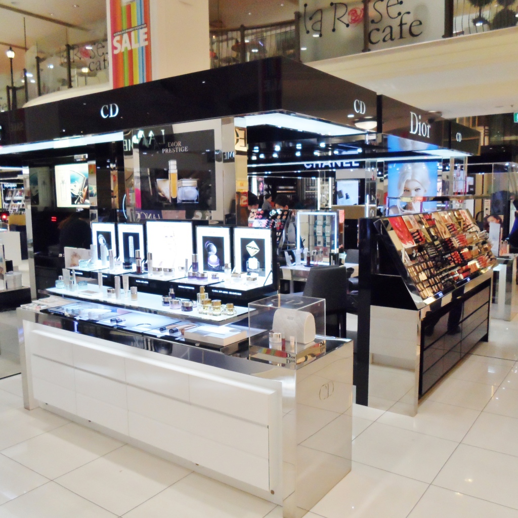 Бутик косметики Dior