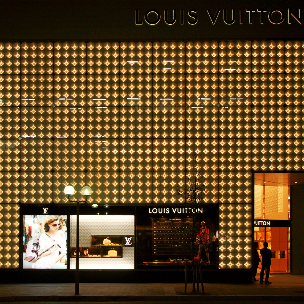 Дорогой бутик Louis Vuitton
