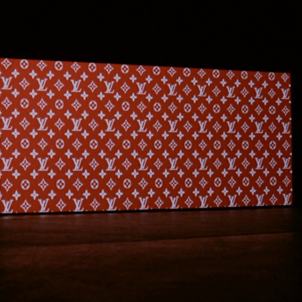 Упаковка подарка Louis Vuitton