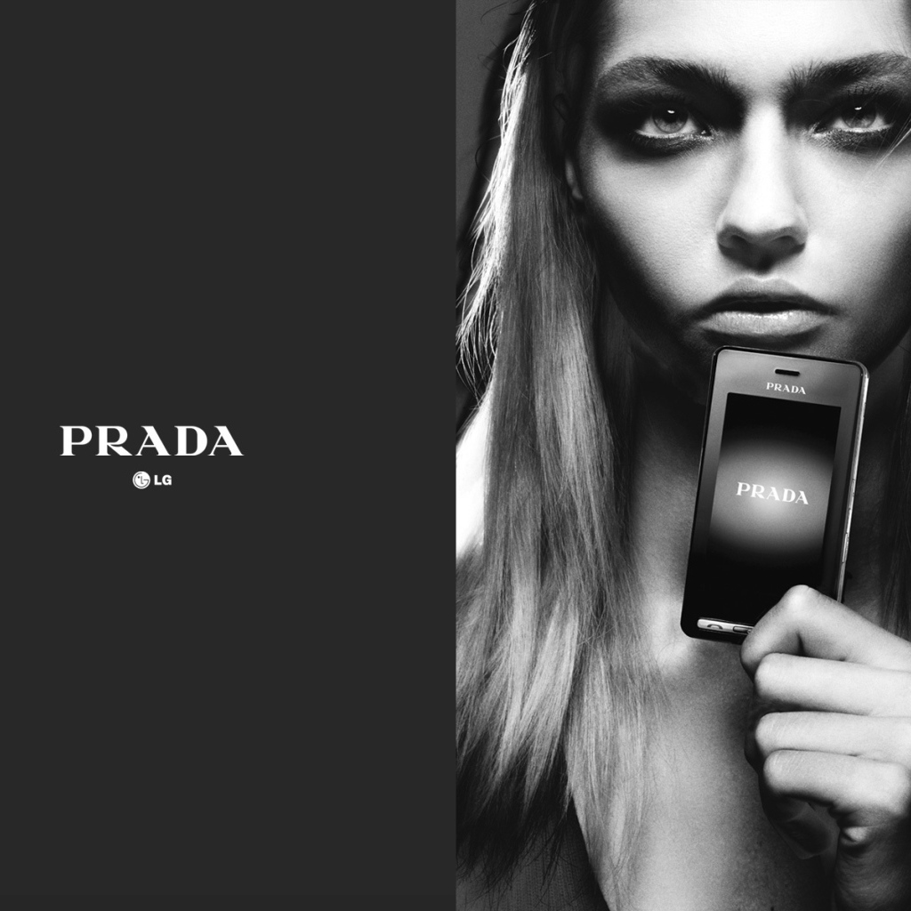 Телефон в дизайне от Prada