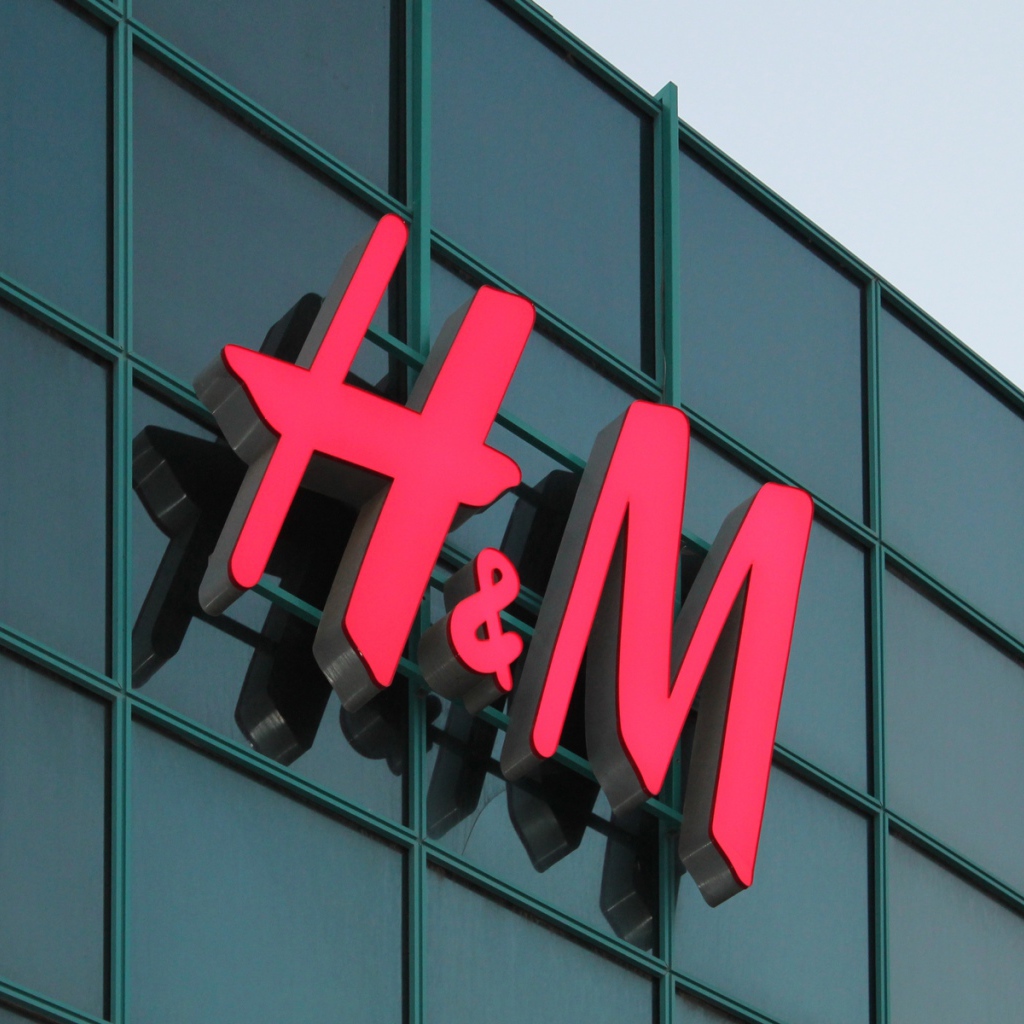 Символ компании H&M
