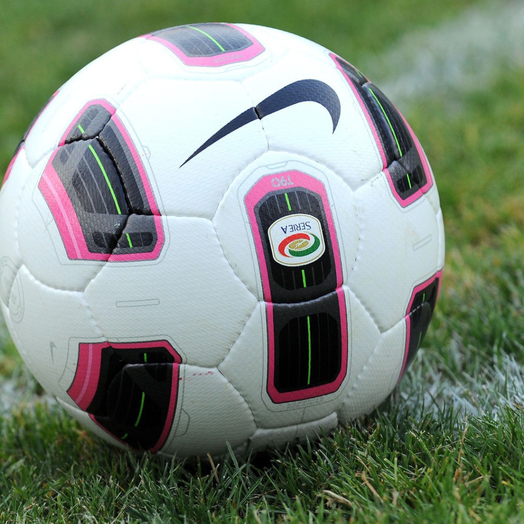 Футбольный мяч компании Nike