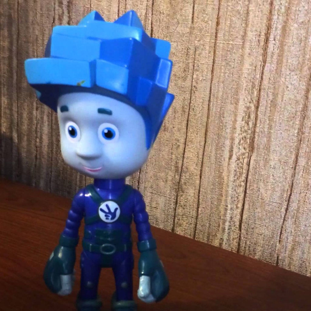 Синий герой мультфильма Фиксики