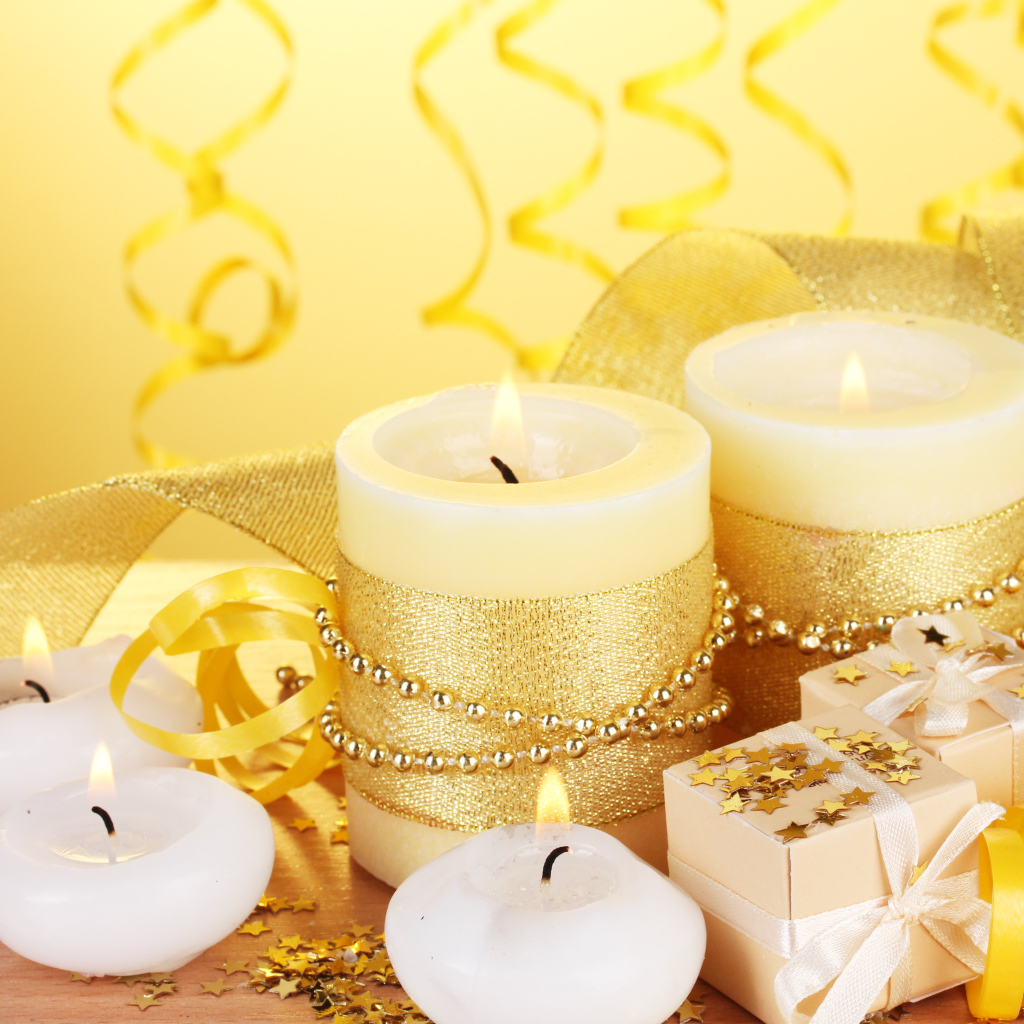 Свечи и подарки на праздник