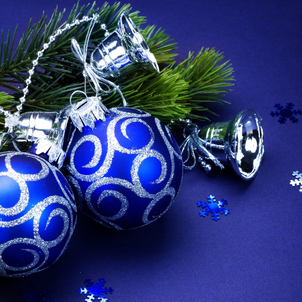 Новогодние шары и колокольчики