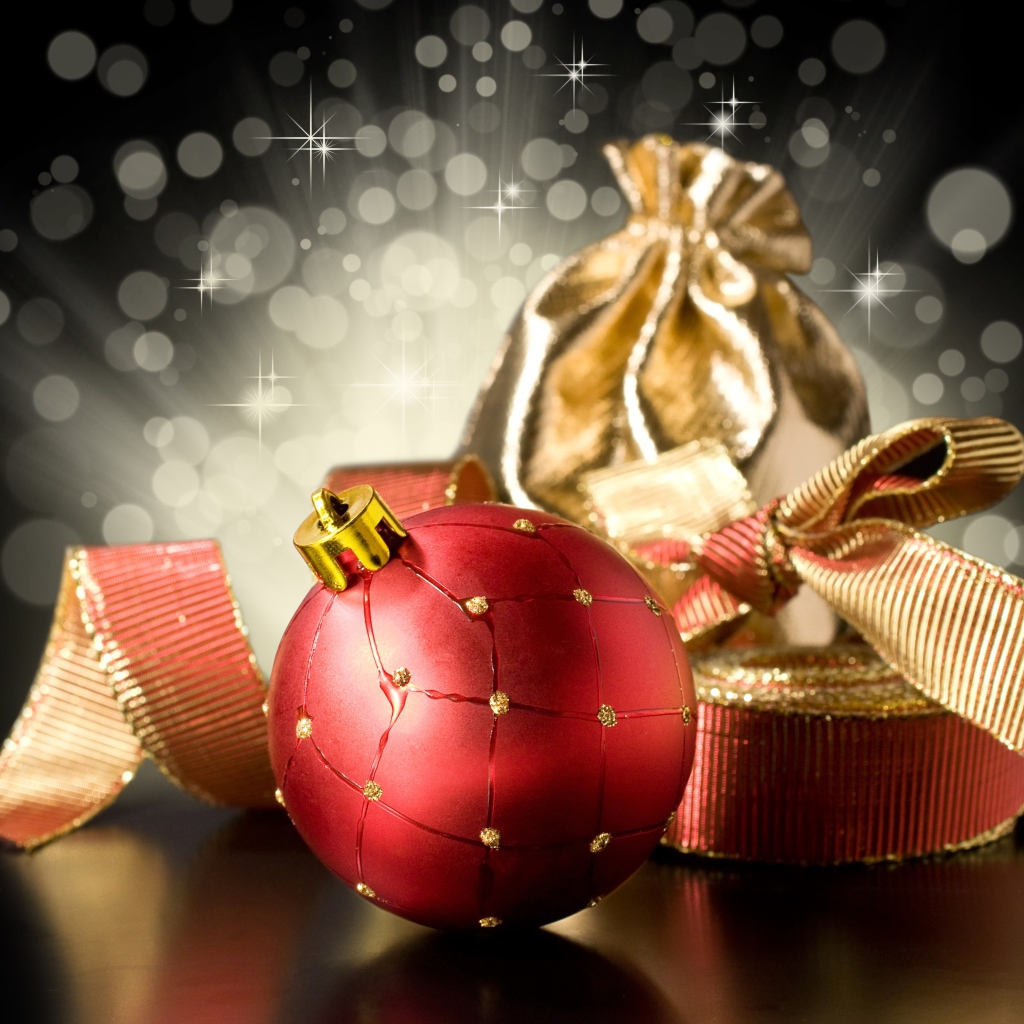 Красный шар и золотой бант