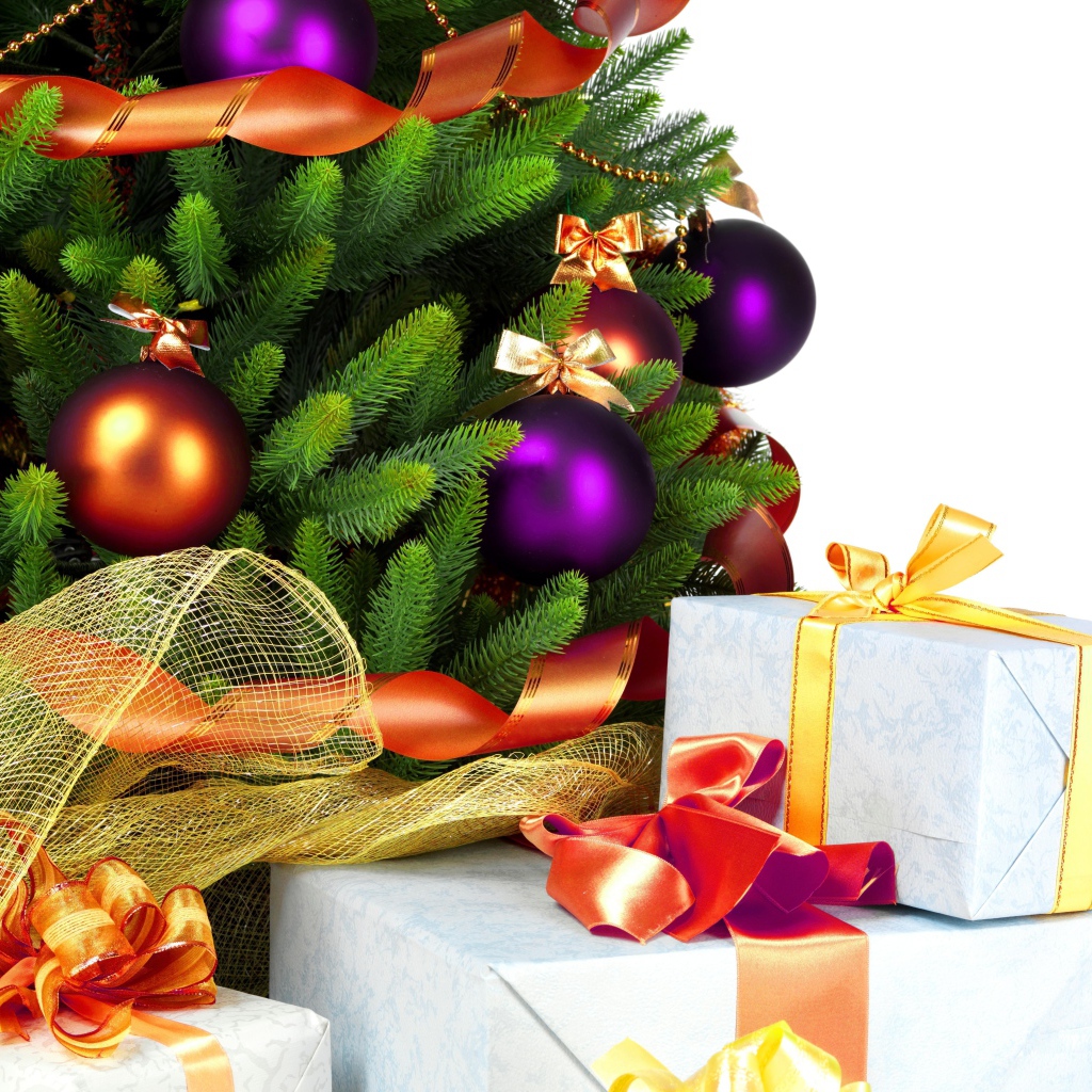 Подарки под елкой