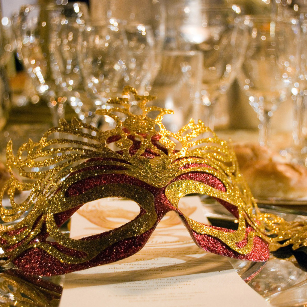 Праздничная маска