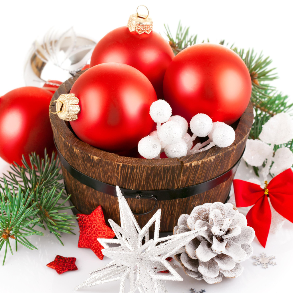 Красные шары на Новый год