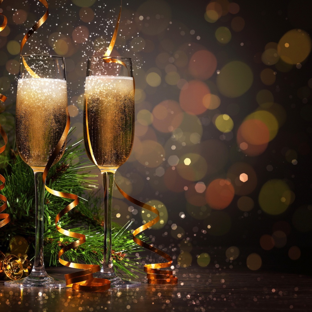 Два бокала с шампанским