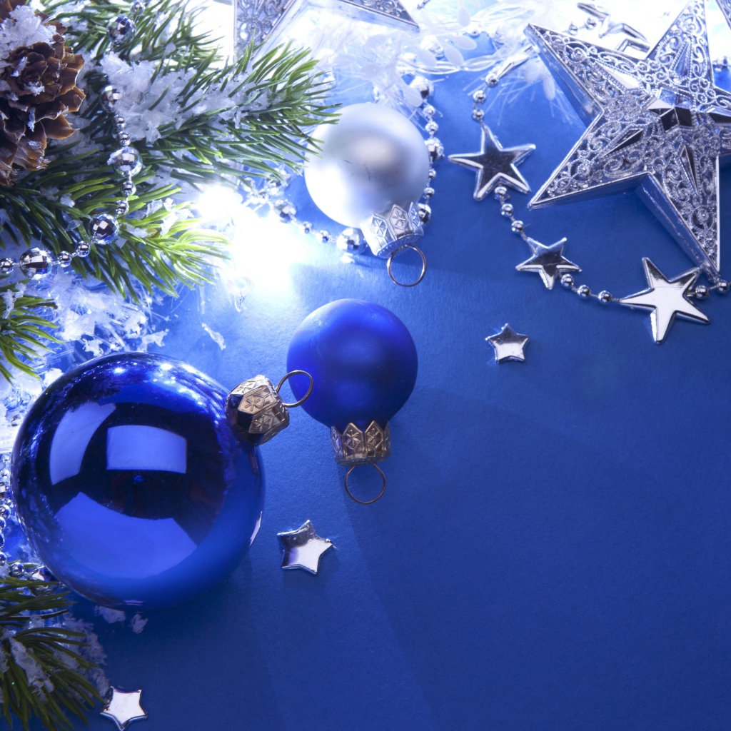 Белые звезды и синие шары