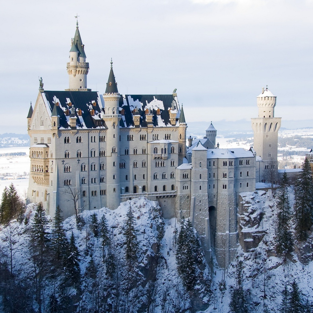 Костел в снегу