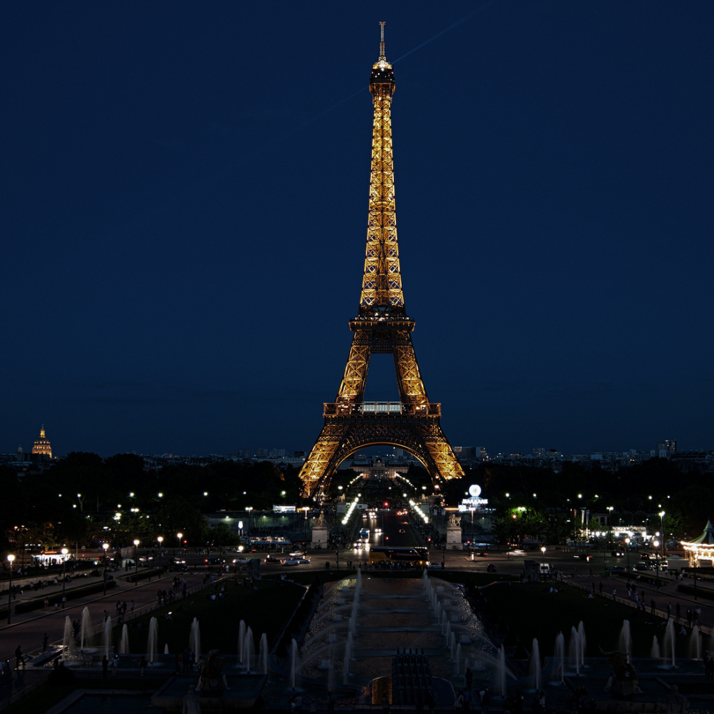 Ночной Париж