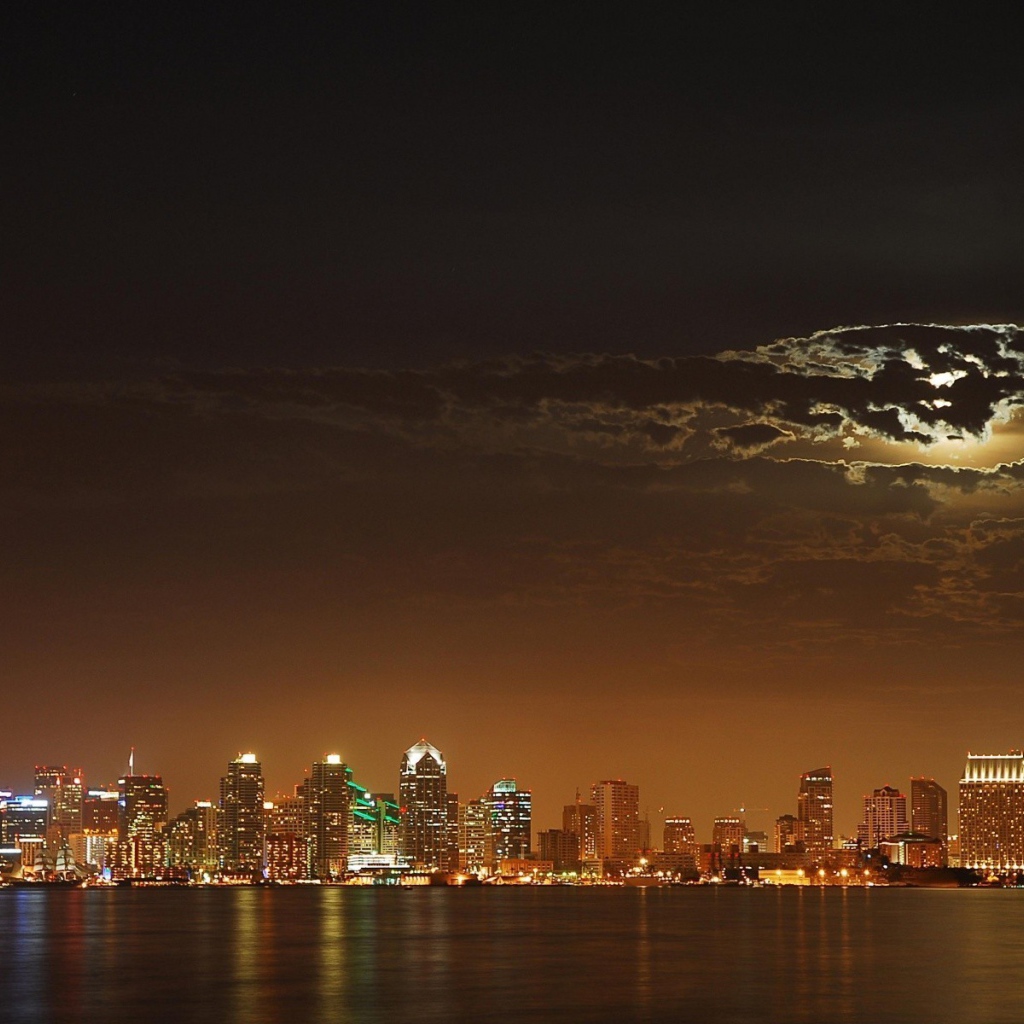 Огни города у моря