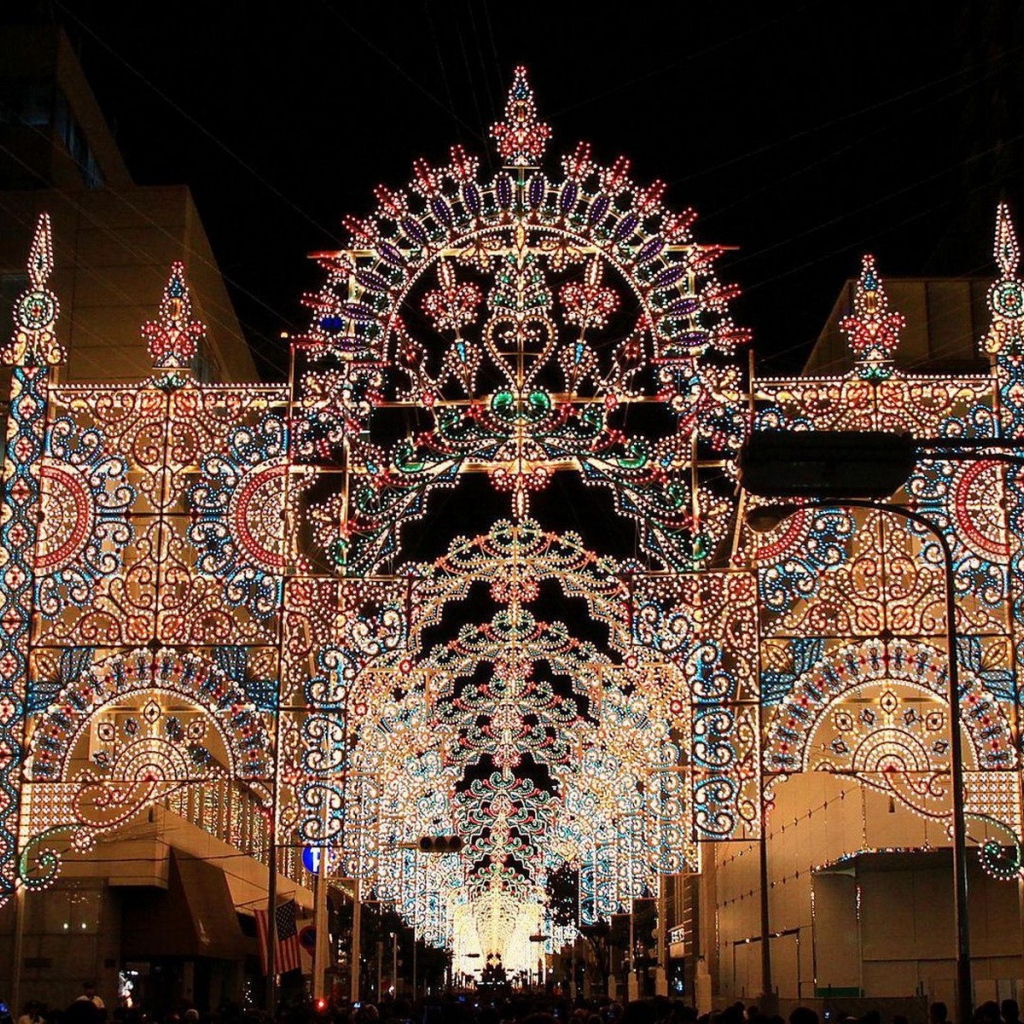 Освещение входа в костел