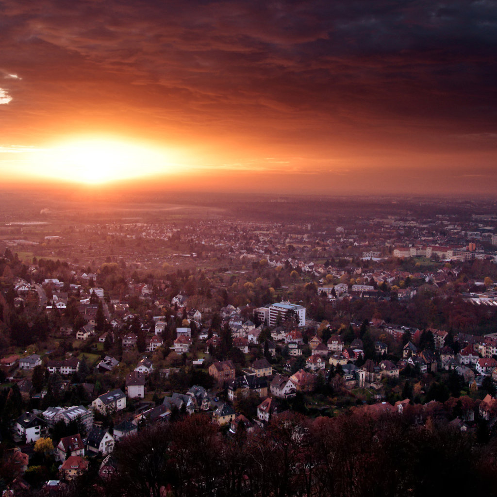 Закат над городом