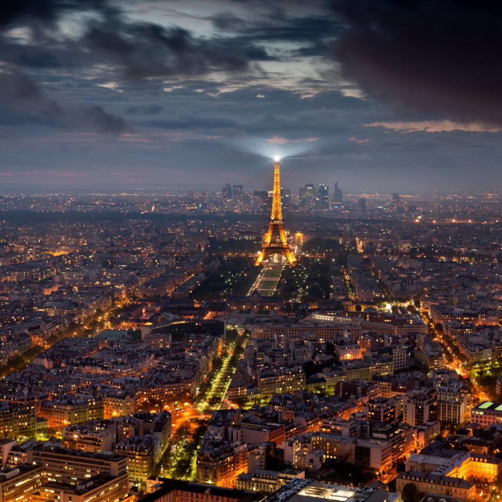 Центр Парижа ночью