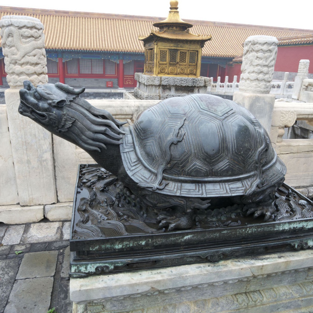 	   The monument turtle