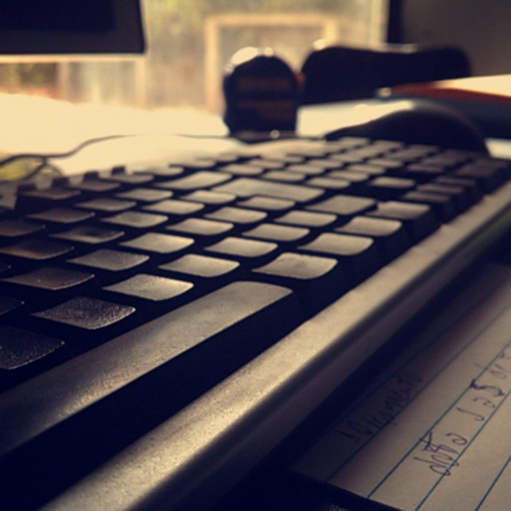 Черная компьютерная клавиатура