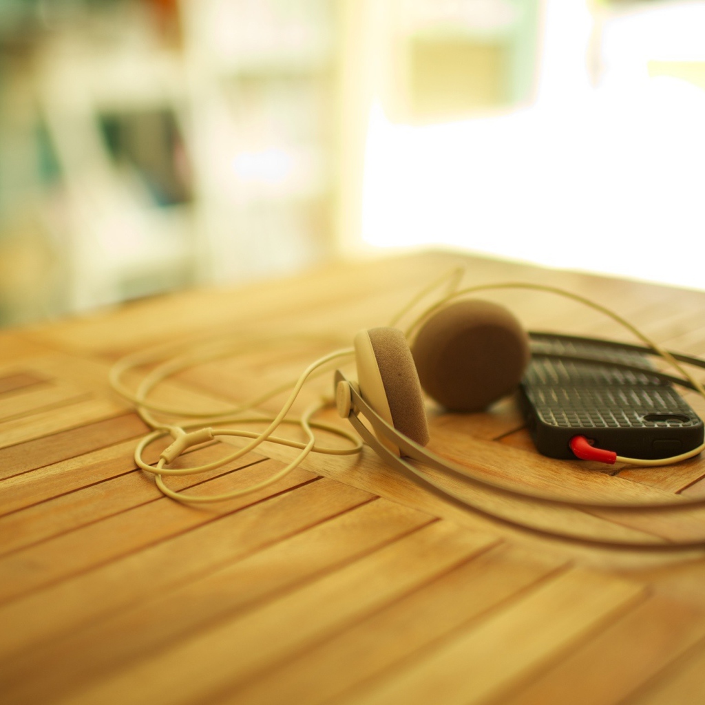 Айфоне с наушниками