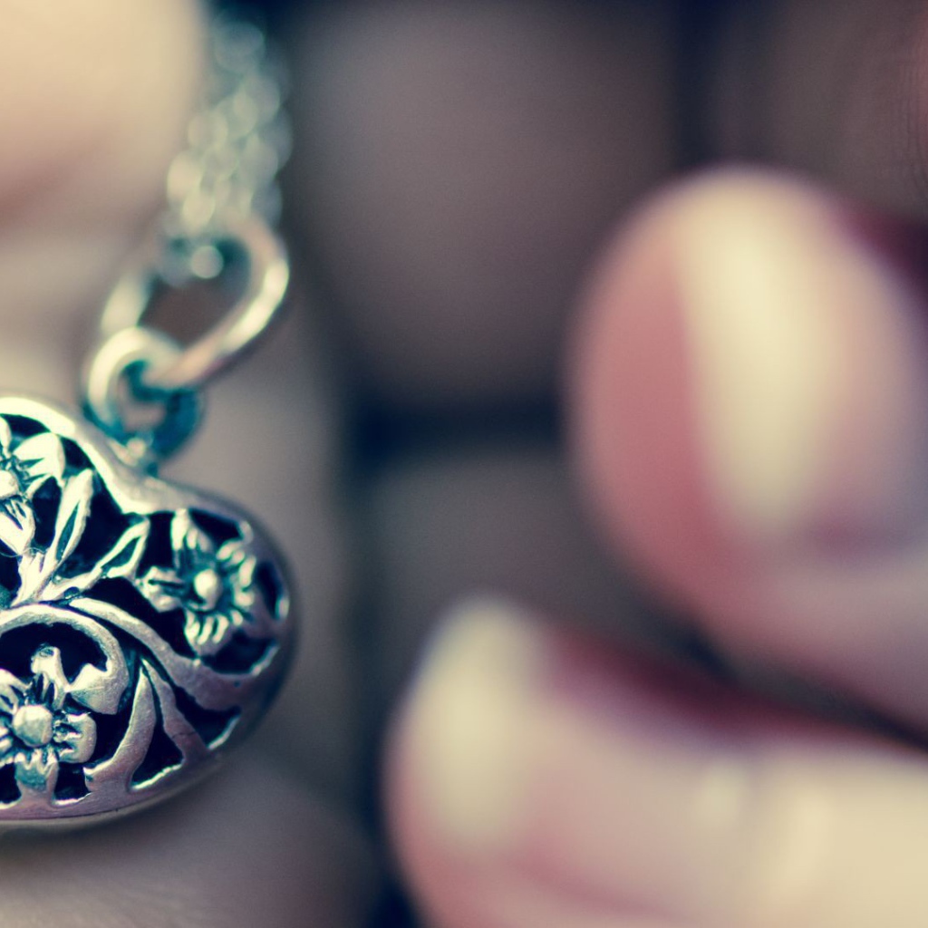 Амулет сердечко