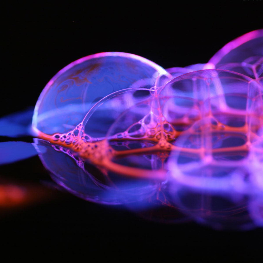 Синие мыльные пузыри