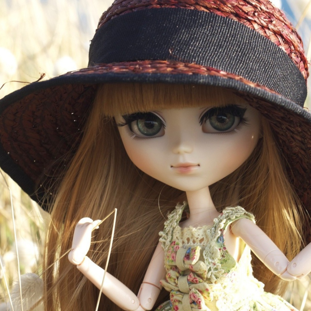 Кукла в шляпе