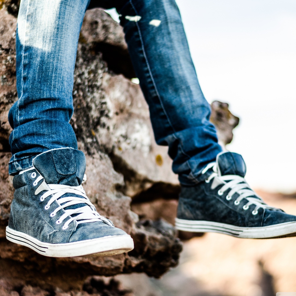 Ноги в кедах