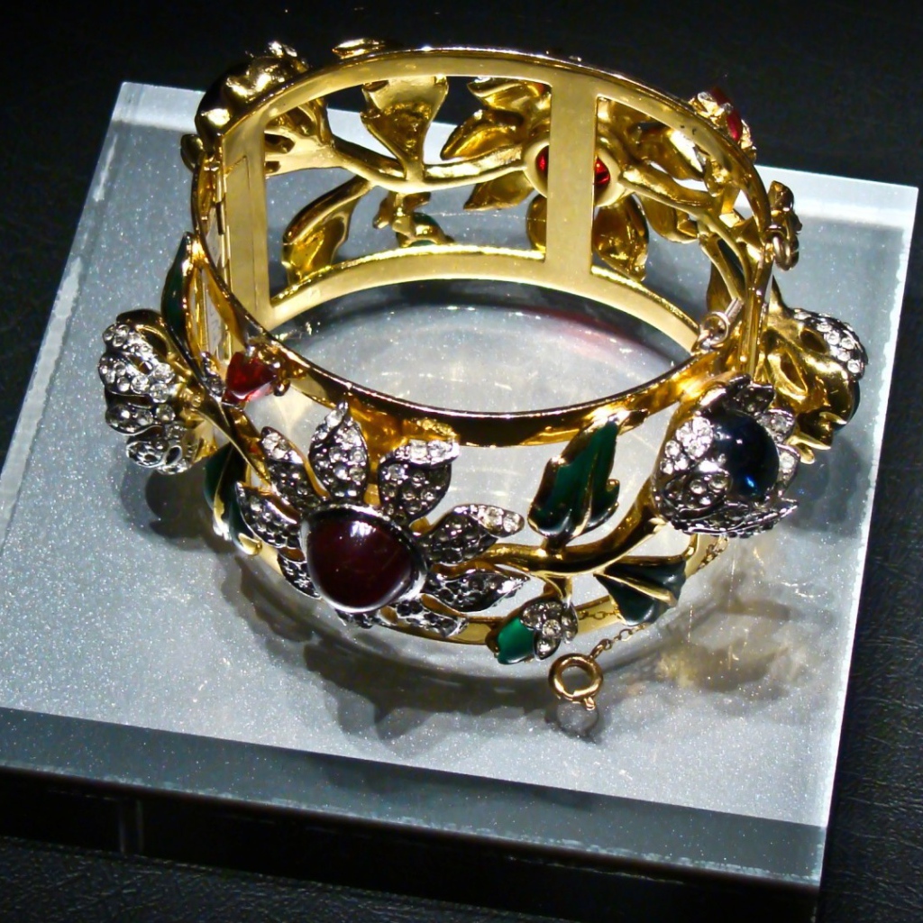 Золотой браслет с бриллиантами