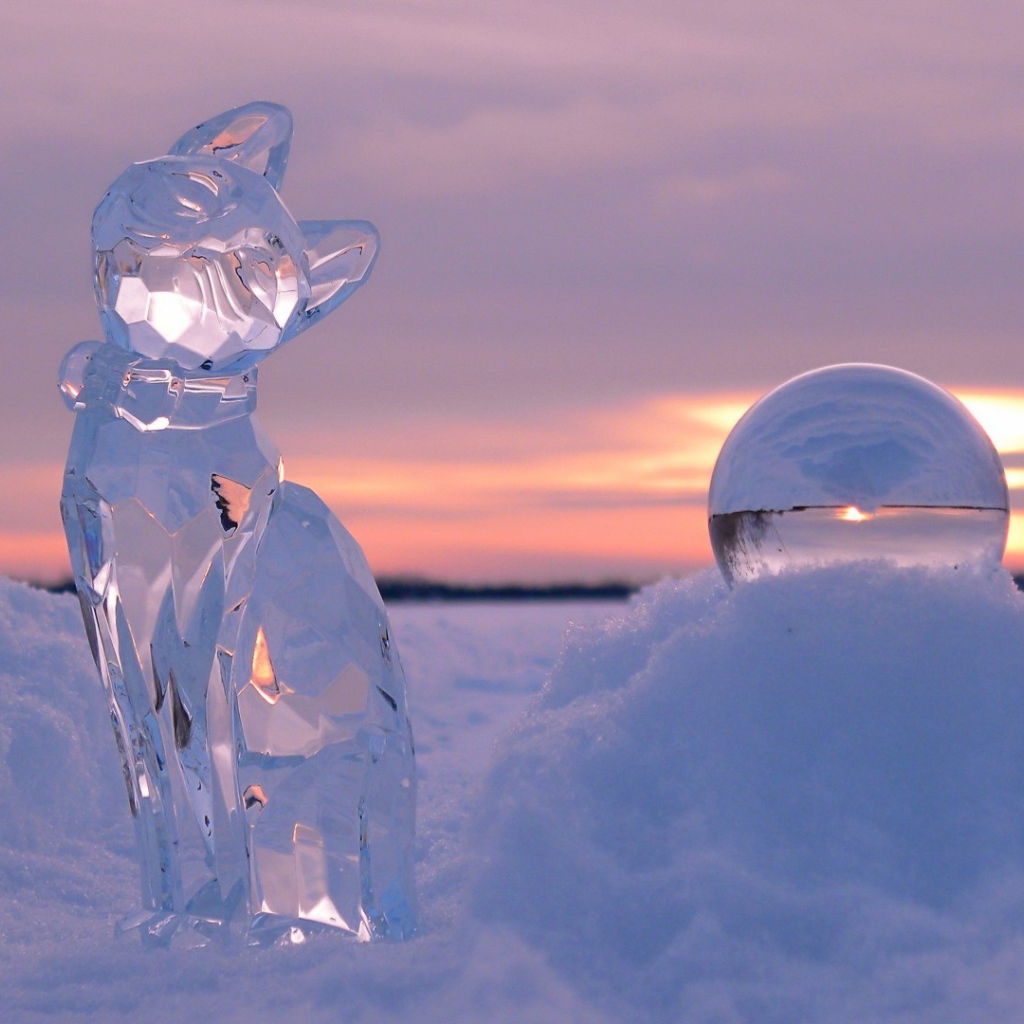 Ледяные скульптуры на закате