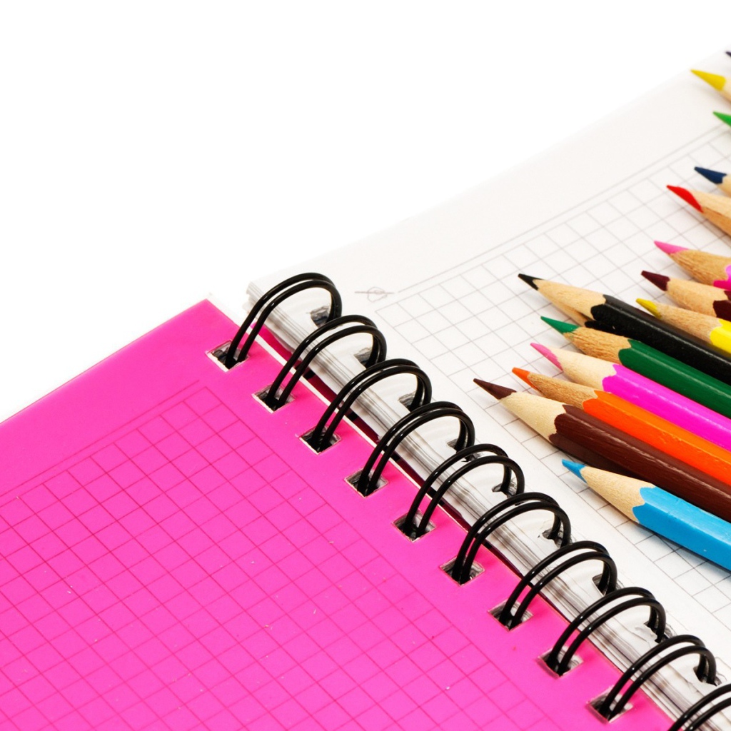 Карандаши на тетради